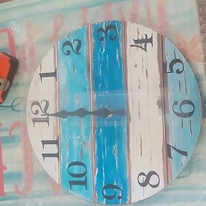 Beach Nautical blue white clock New in package NWOT takes 1 double A battery